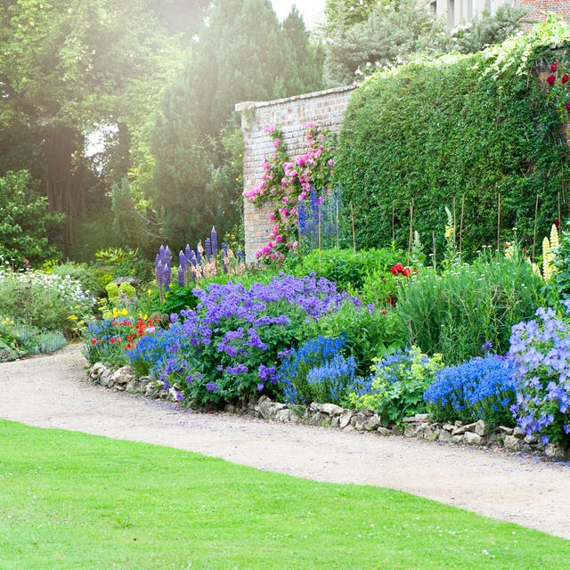 edge of elegance: 25 best garden edging ideas